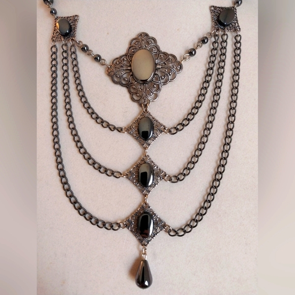 Goth hematite beaded necklace w/ chain details - Picture 2 of 4